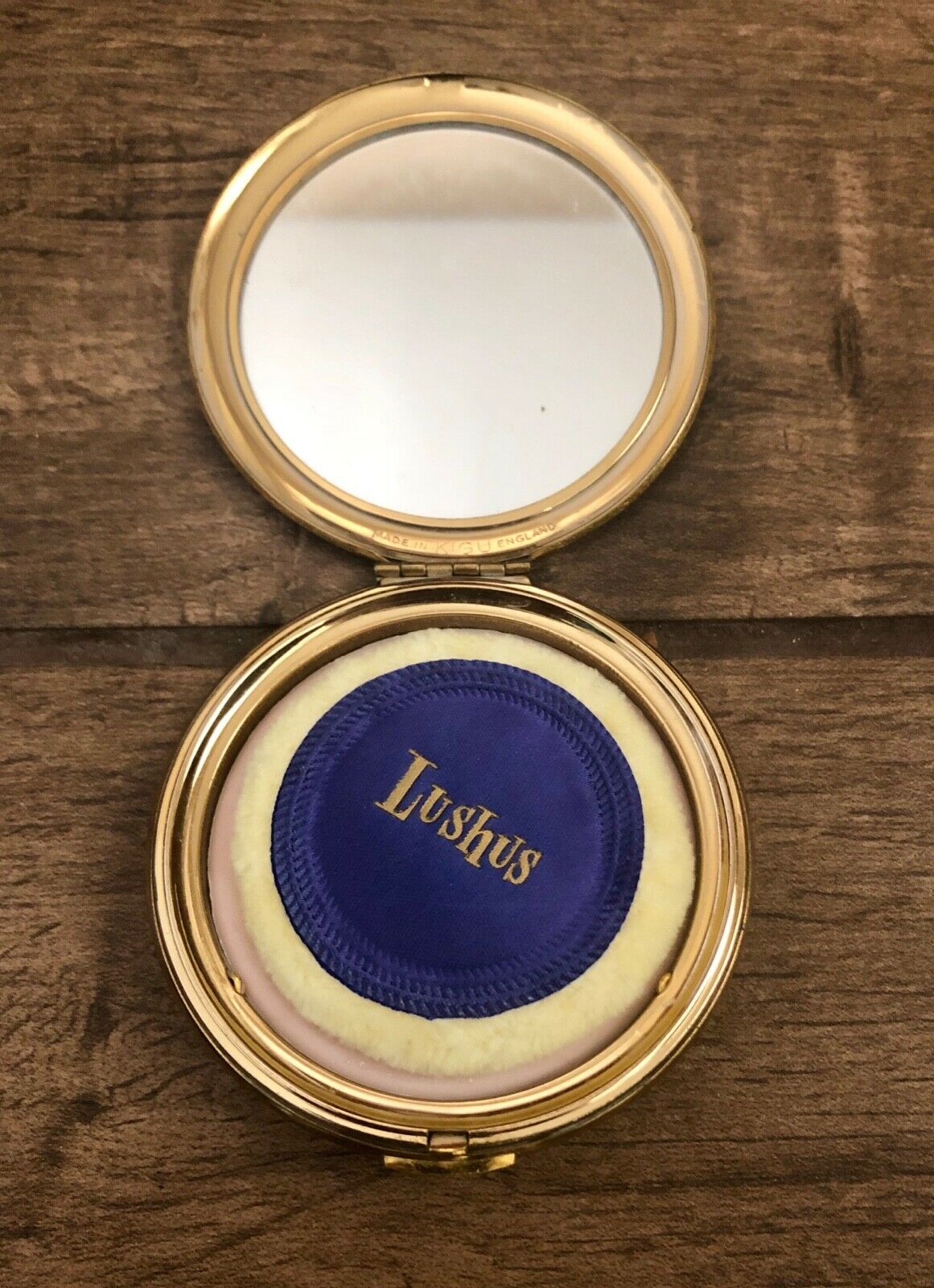 Vintage Zigu England Round Gold Tone Mirror Compact W/ Lushus Powder Puff