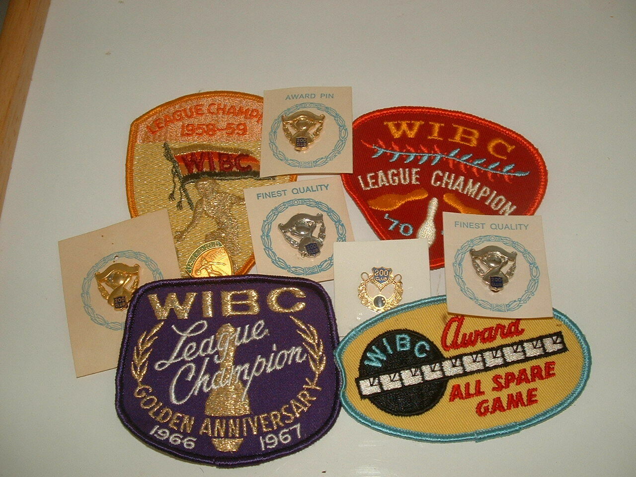 Wibc -akron, Ohio- Vintage Bowling Pins And Badges