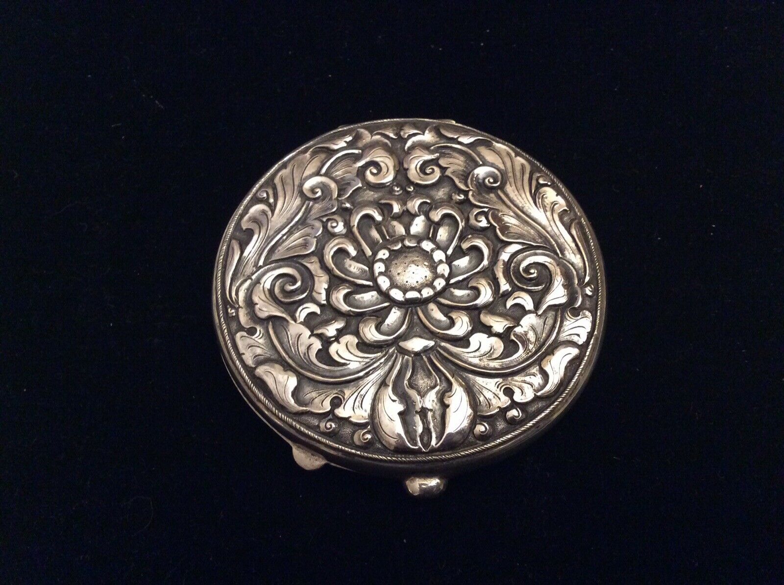 Vintage Repousse, Hammered 800 Silver Powder Compact Flowers, Scrolling Leaves